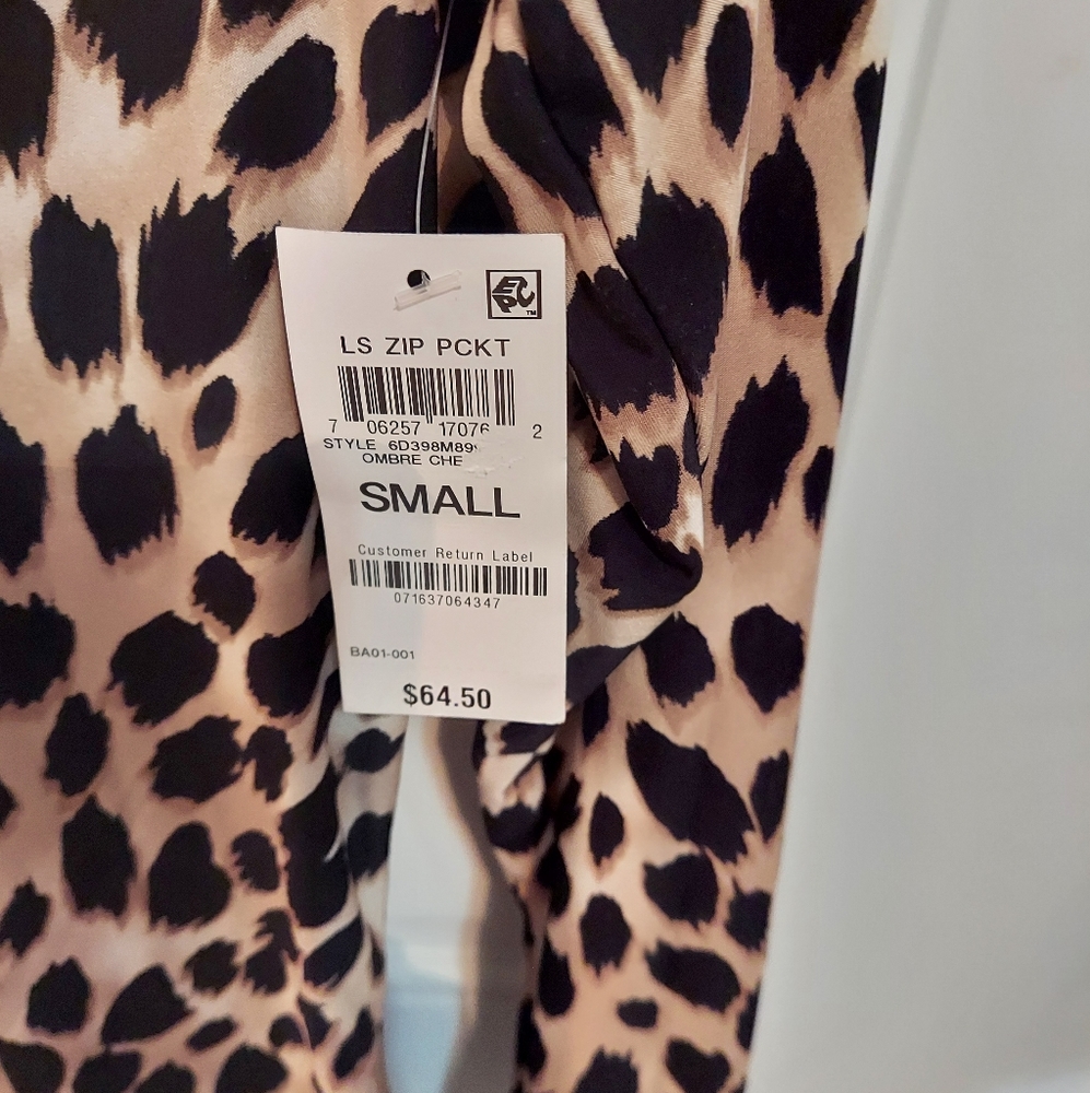 Button Down Front Cheetah Top - image 4